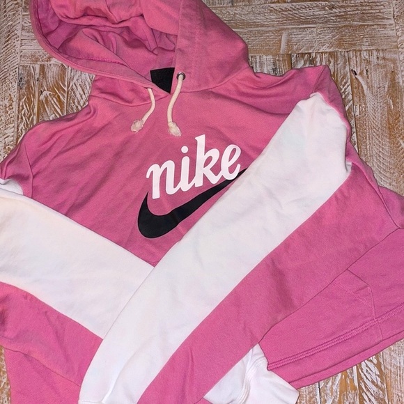 🦄Rare🔥Nike Pink Crop Hoodie- Med🔥 NWOT - Picture 2 of 4
